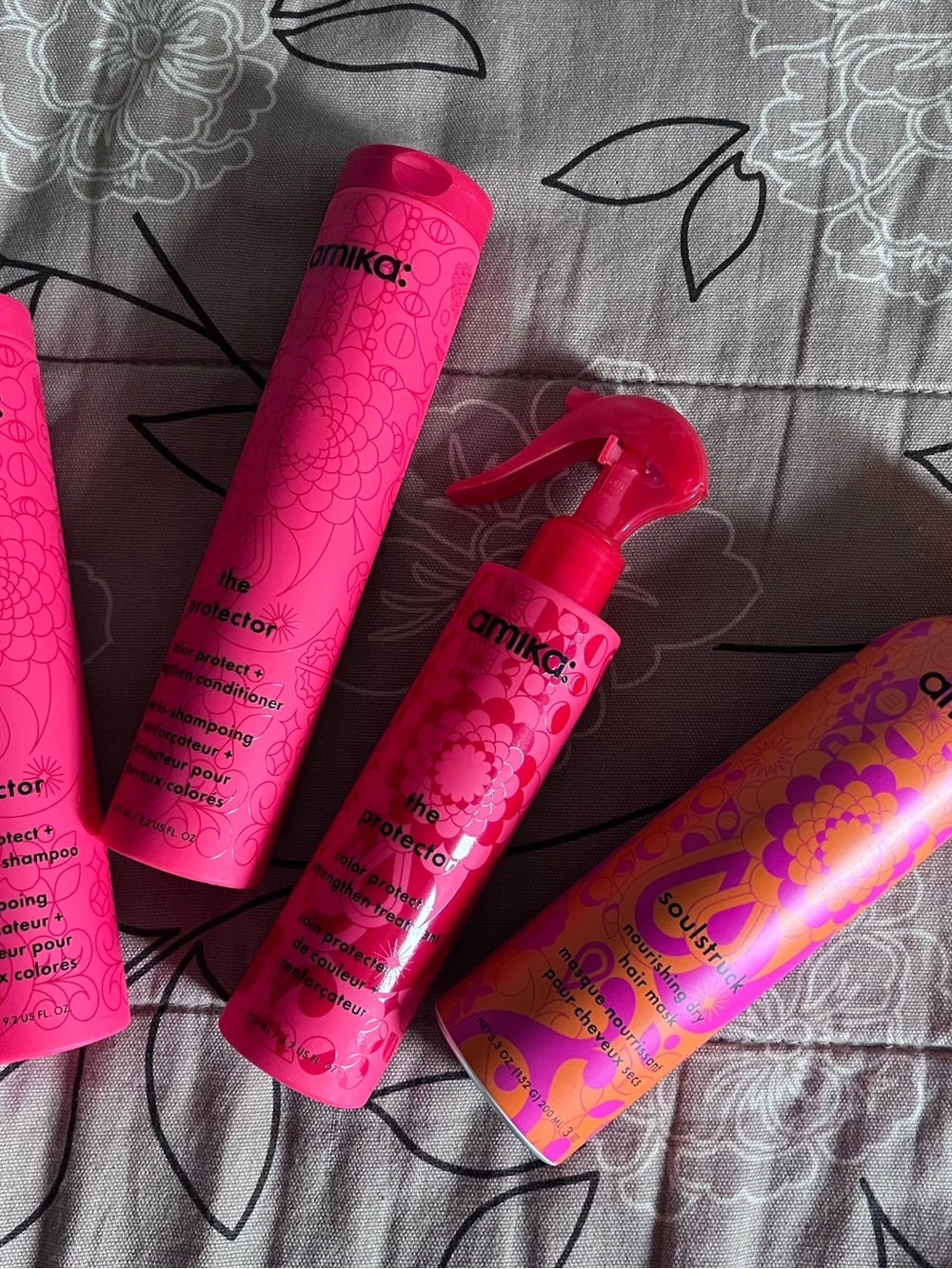 3/$200🪴— BNWOT amika hair care bundle